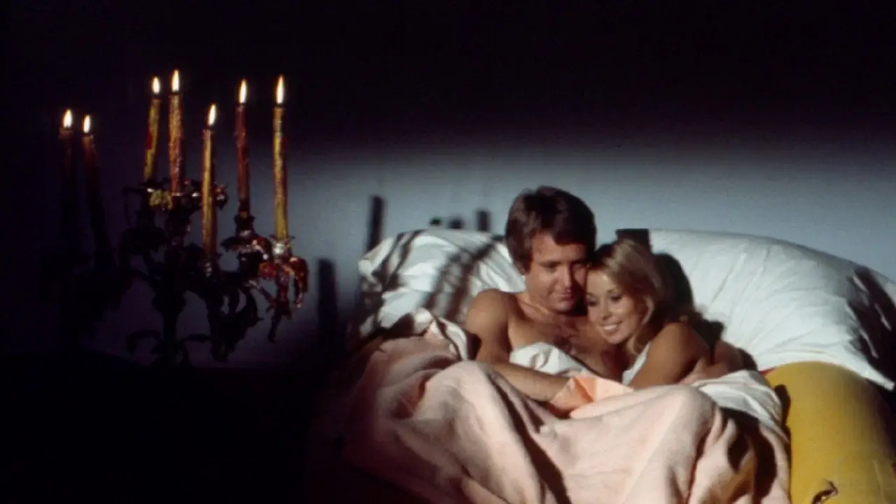 Gidget Gets Married fondo