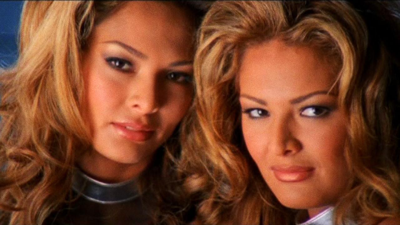 Playboy Video Centerfold: Bernaola Twins - Playmate 2000 fondo