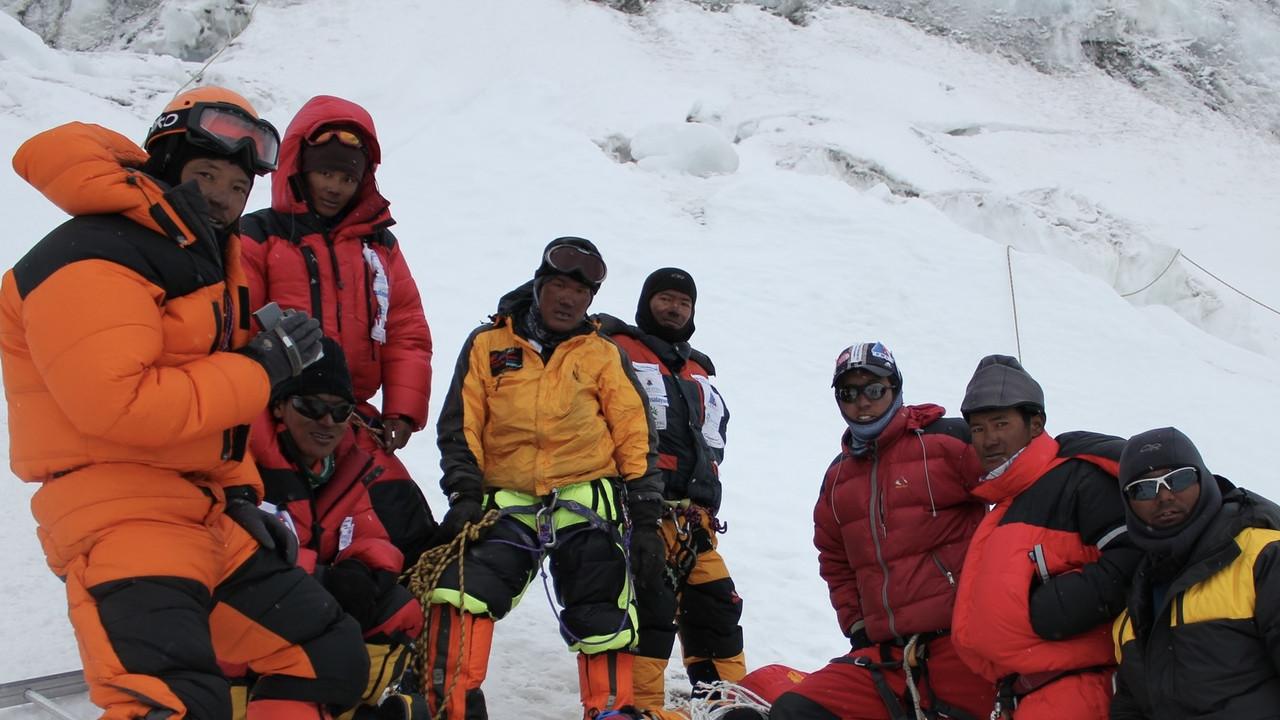 Death Zone: Cleaning Mount Everest fondo