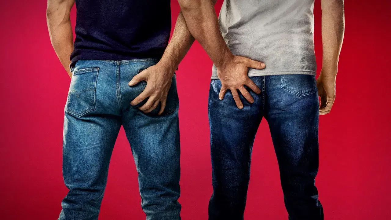 Bros: Más que amigos fondo