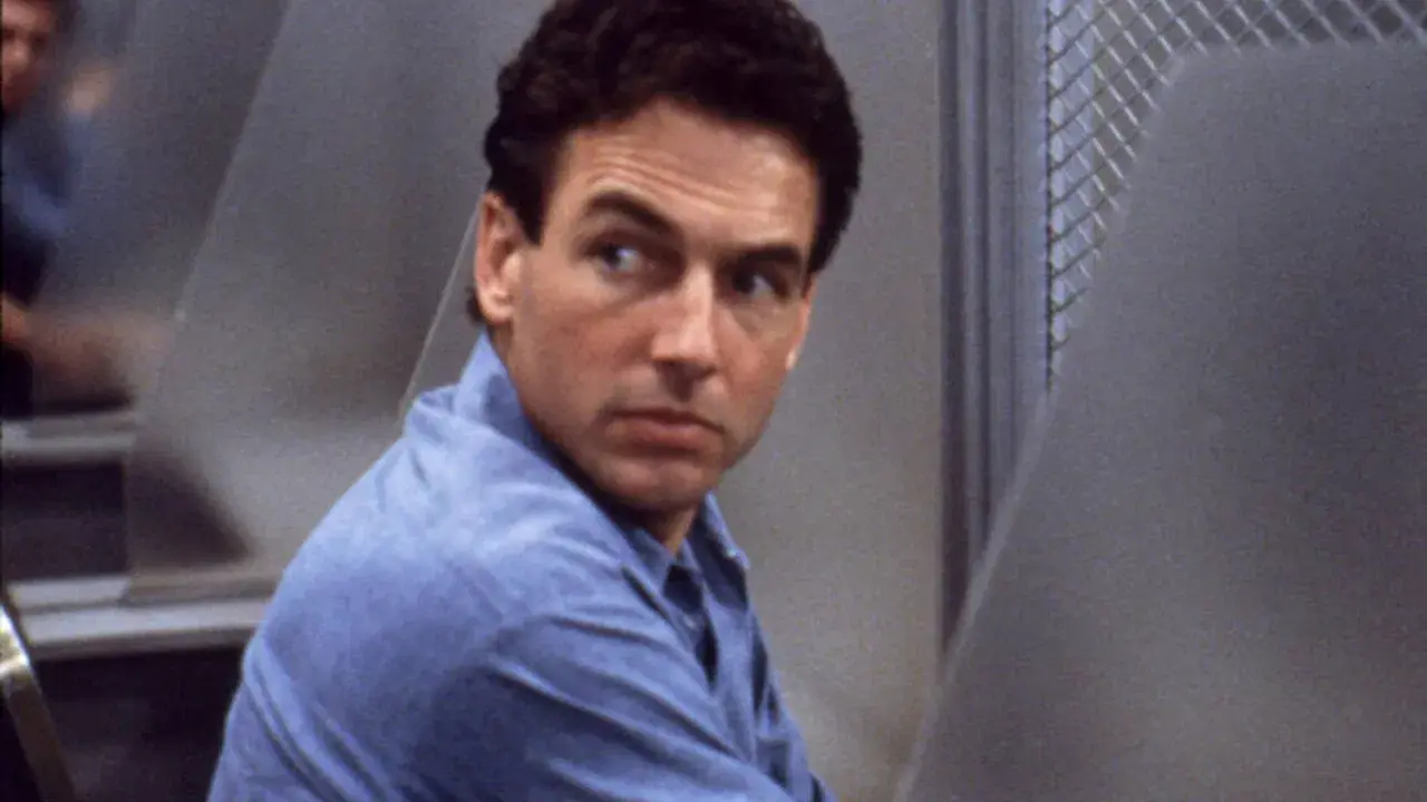 Deliberadamente extraño (TV) fondo