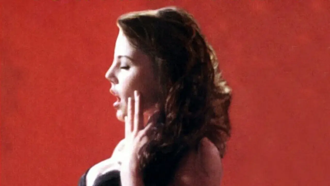 Emmanuelle: First Contact fondo