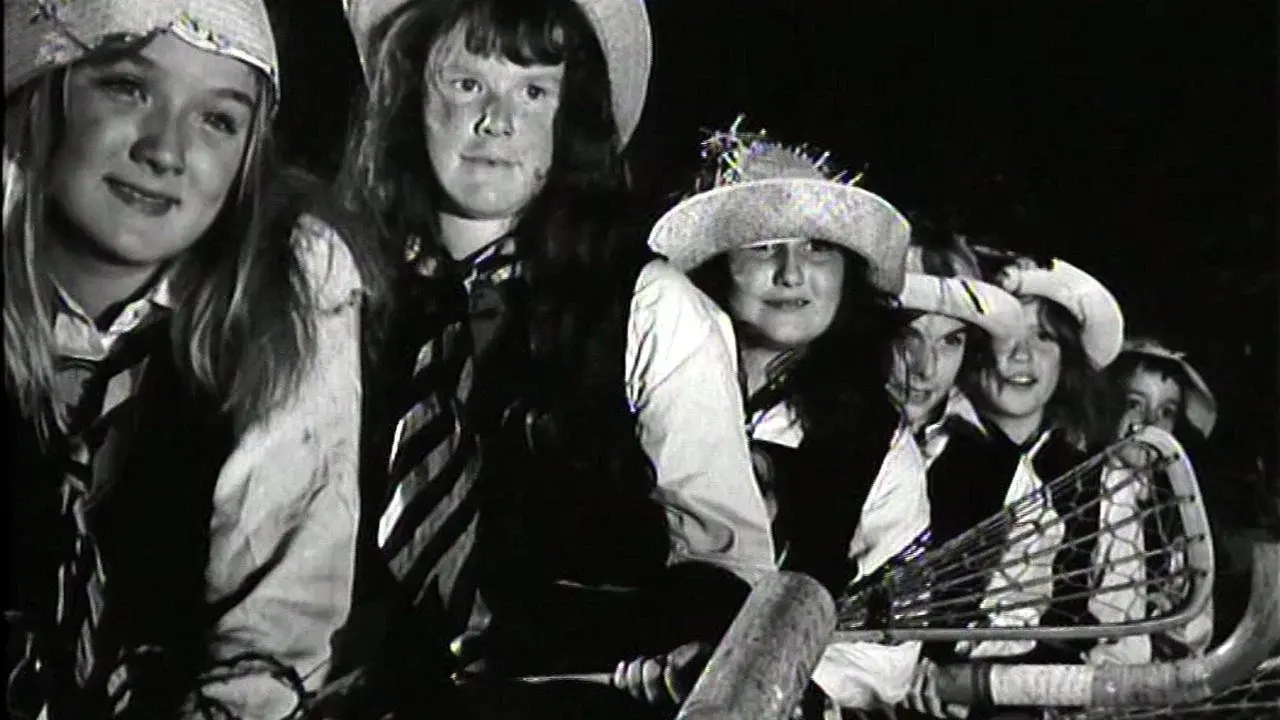 The Pure Hell of St Trinian's fondo