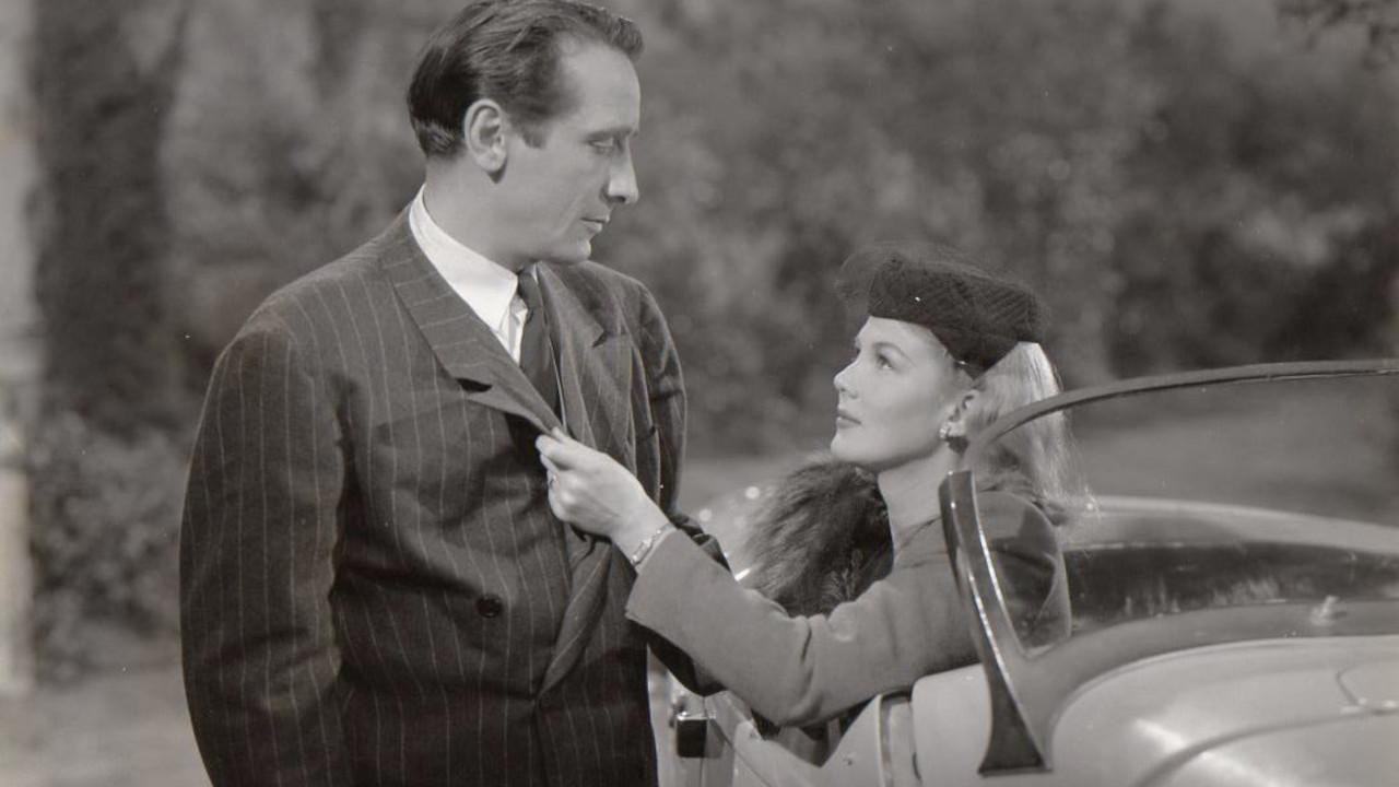 The Unknown Guest fondo