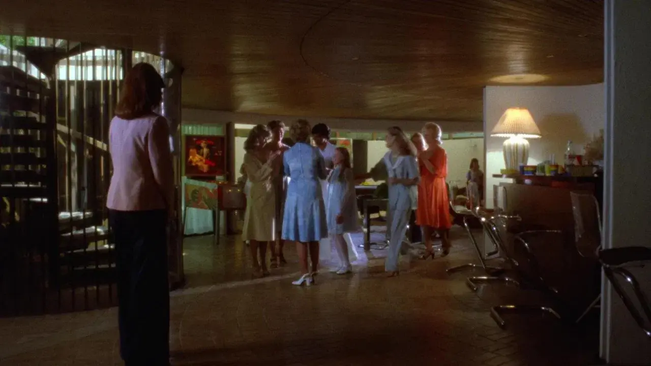 El visitante del más allá fondo