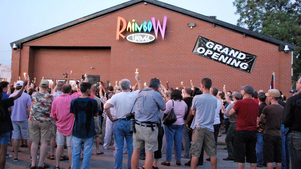 Raid of the Rainbow Lounge fondo