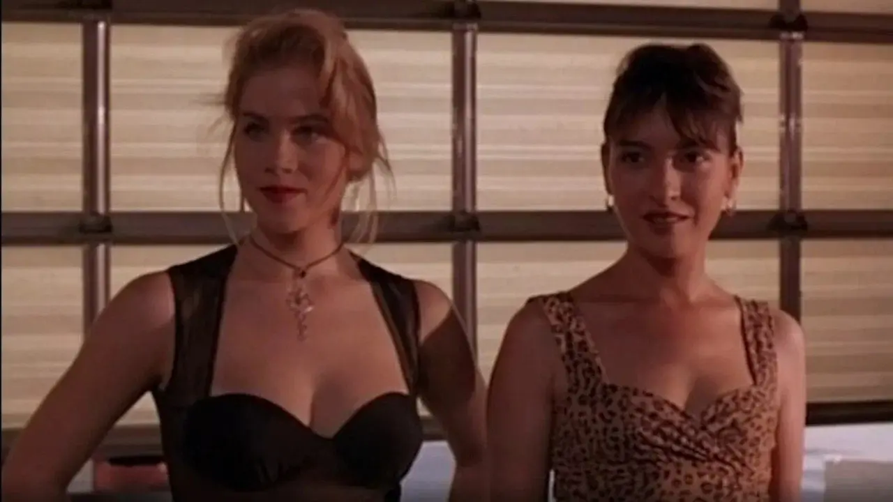 Across the Moon fondo