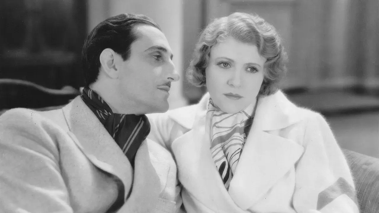 The Lady of Scandal fondo