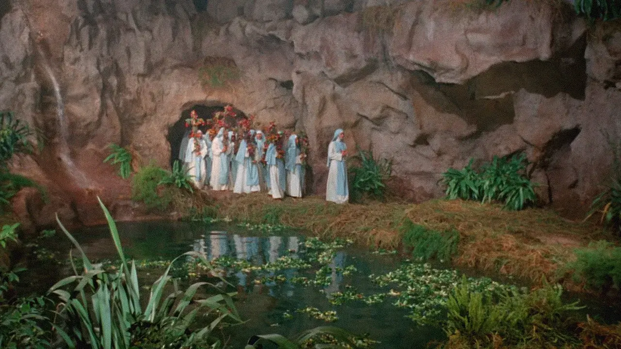 Satánico pandemonium: la sexorcista fondo