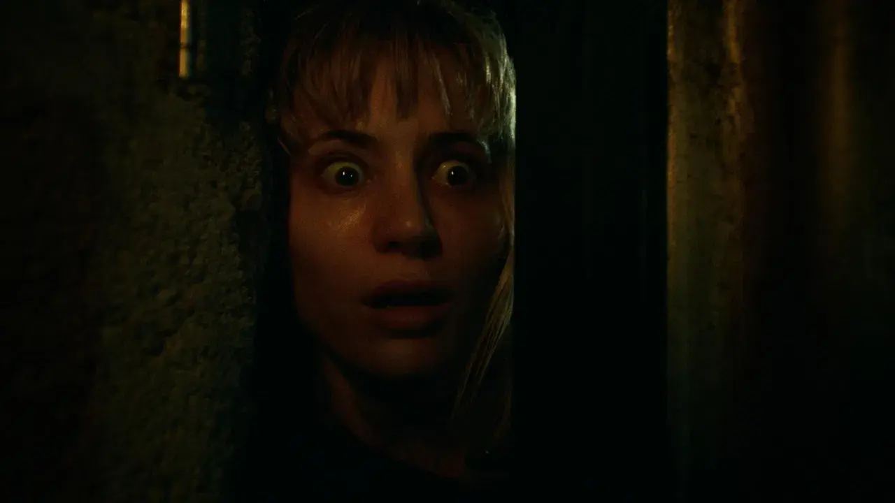 Un susurro invocó mi nombre fondo