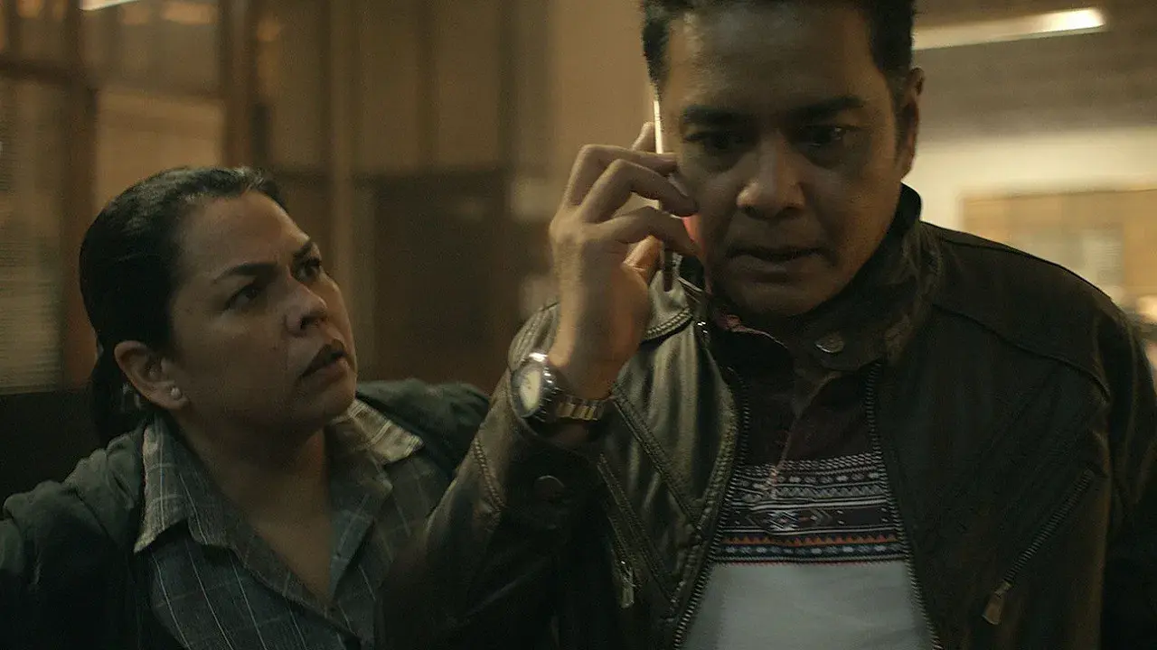 On the Job: The Missing 8 fondo