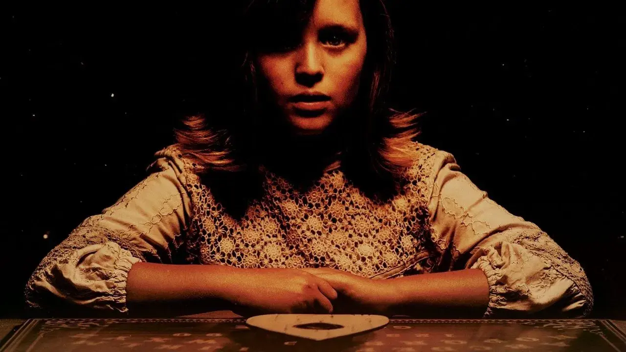 Ouija: el origen del mal fondo