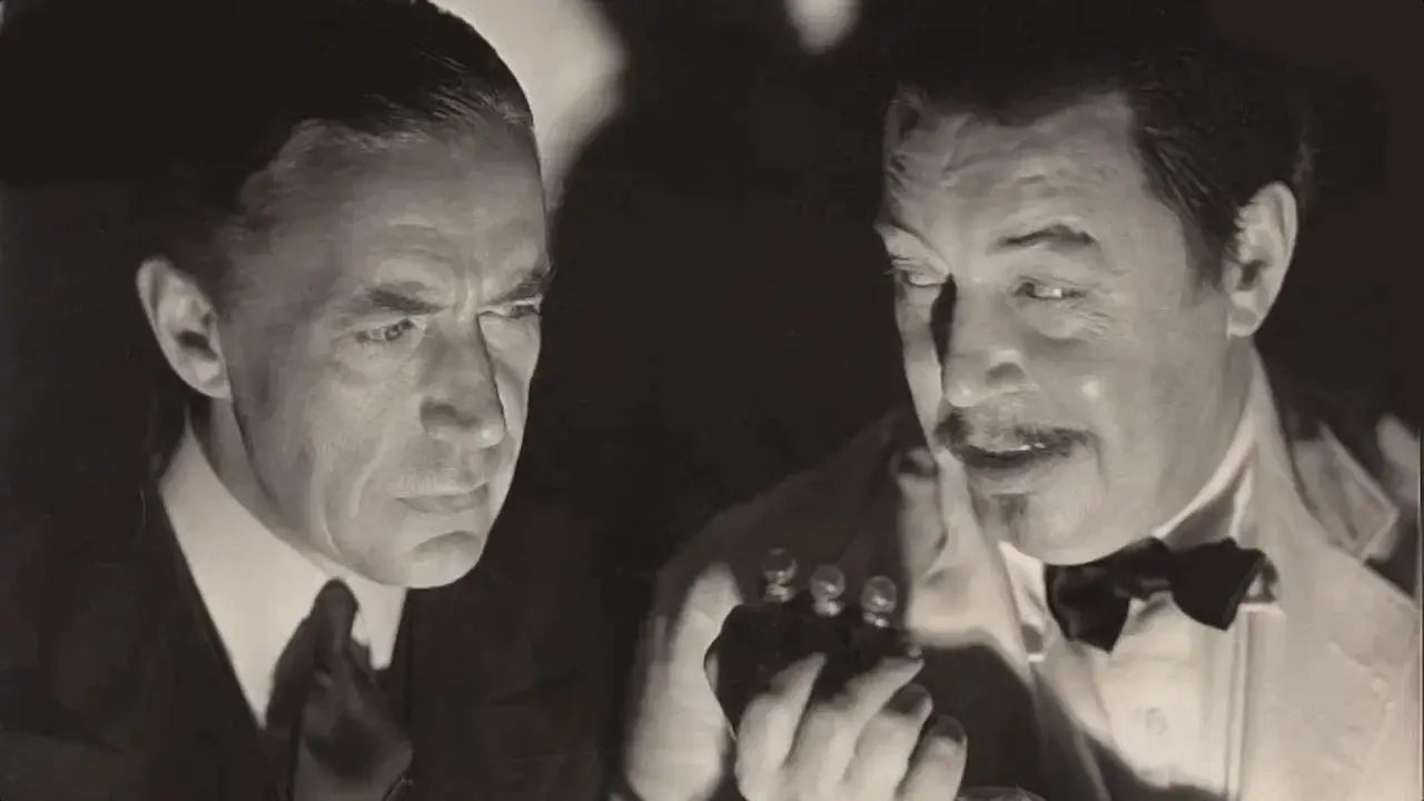 Charlie Chan Carries On fondo