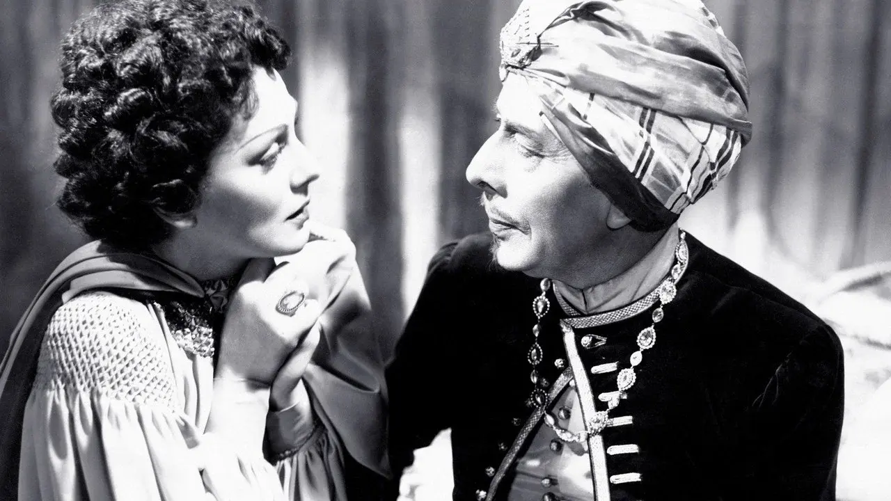 East Meets West fondo