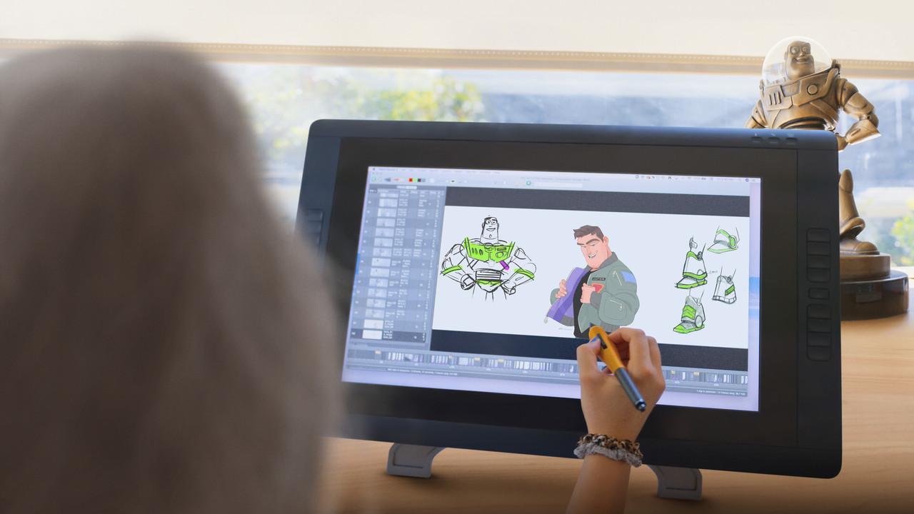 Más allá del infinito: El viaje de Buzz a Lightyear fondo