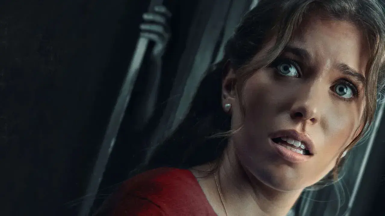 Whispers in the Walls fondo