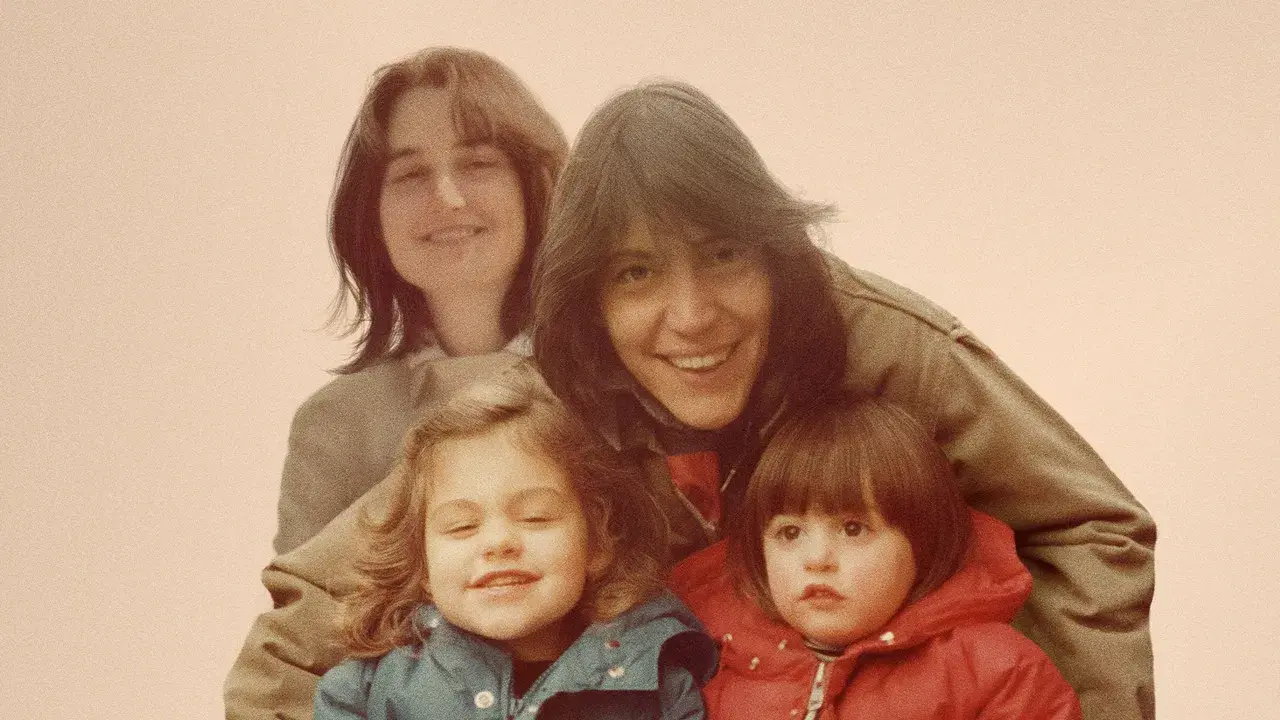 Nuclear Family fondo