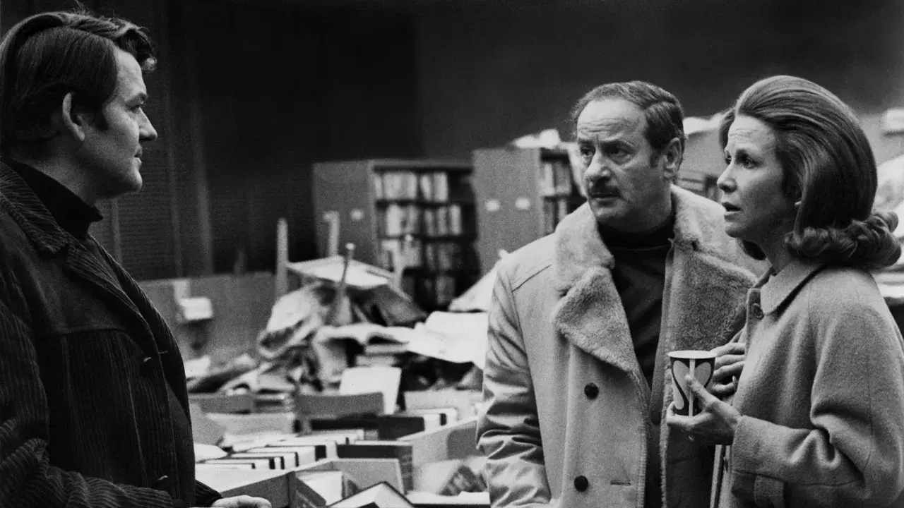 The People Next Door fondo