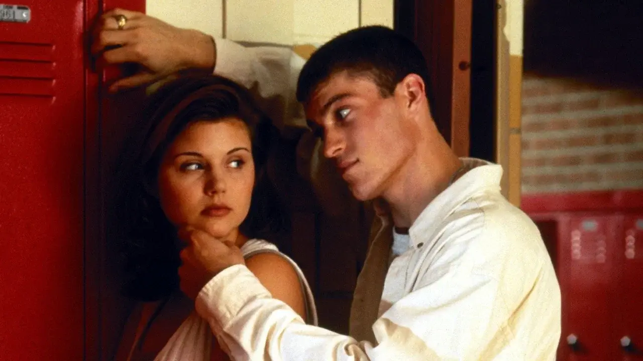 She Fought Alone fondo