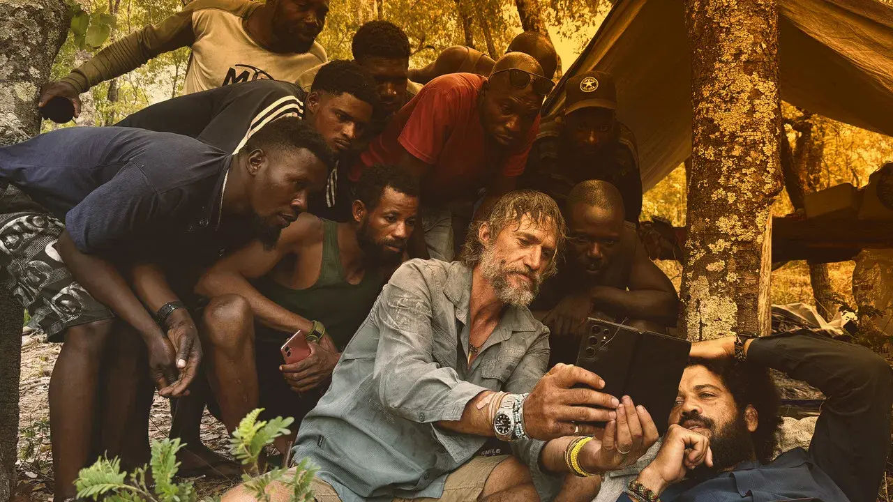Los elefantes fantasma de Angola fondo