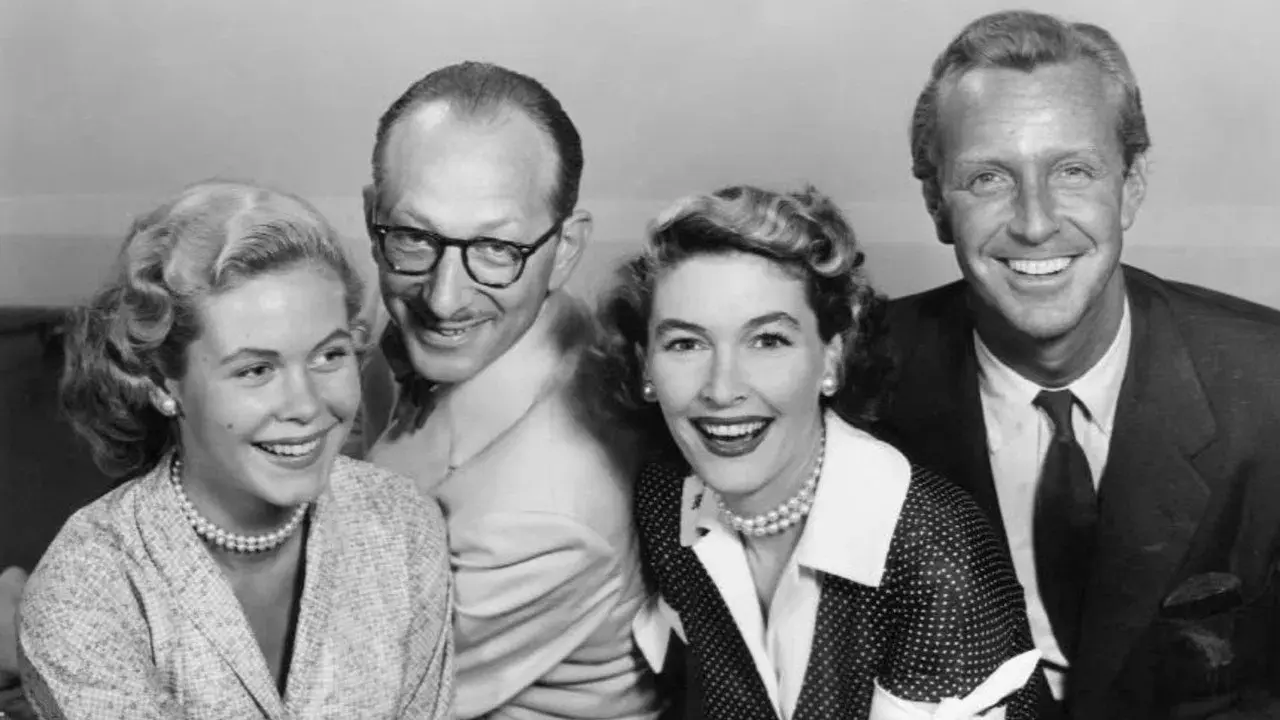 Robert Montgomery Presents fondo