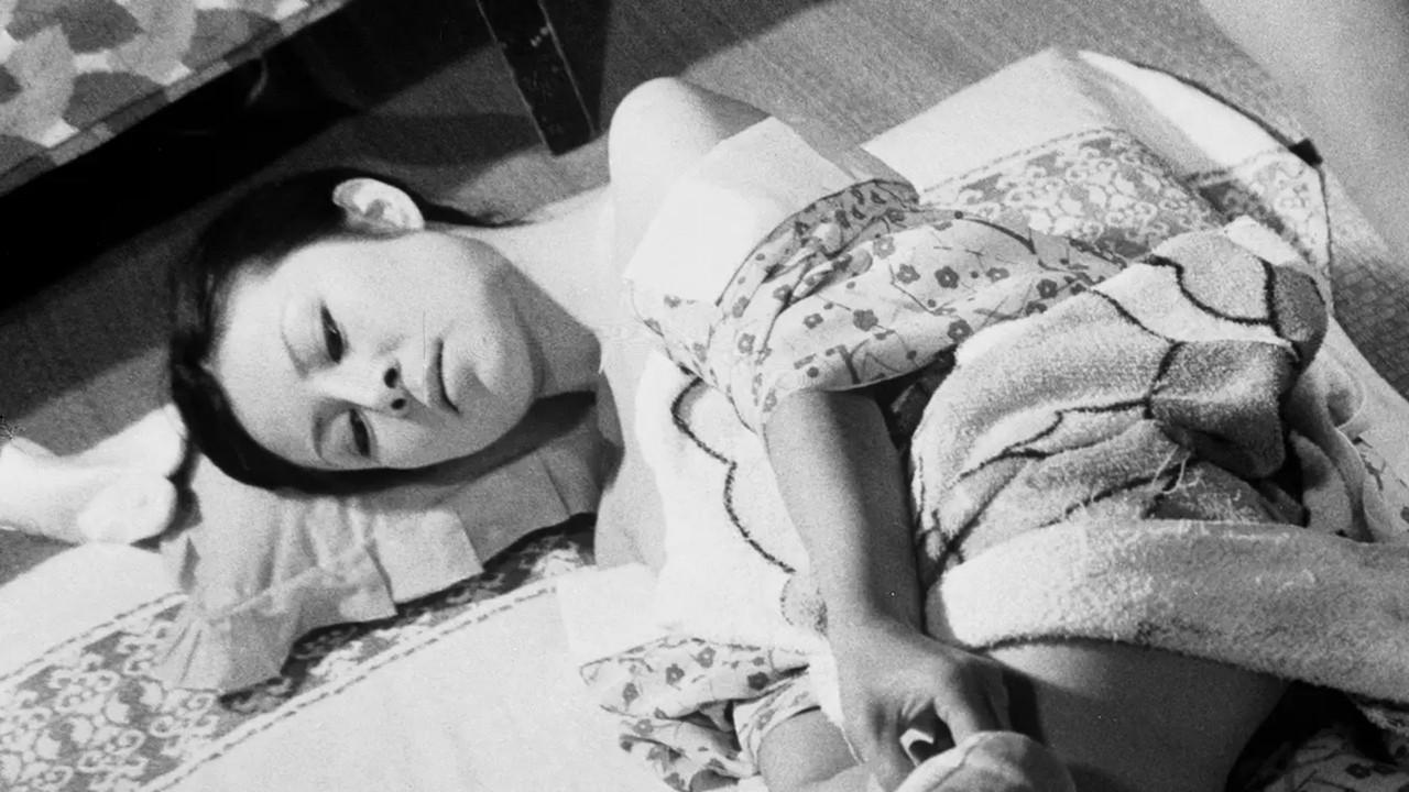 新未亡人下宿　いろ色教えます fondo