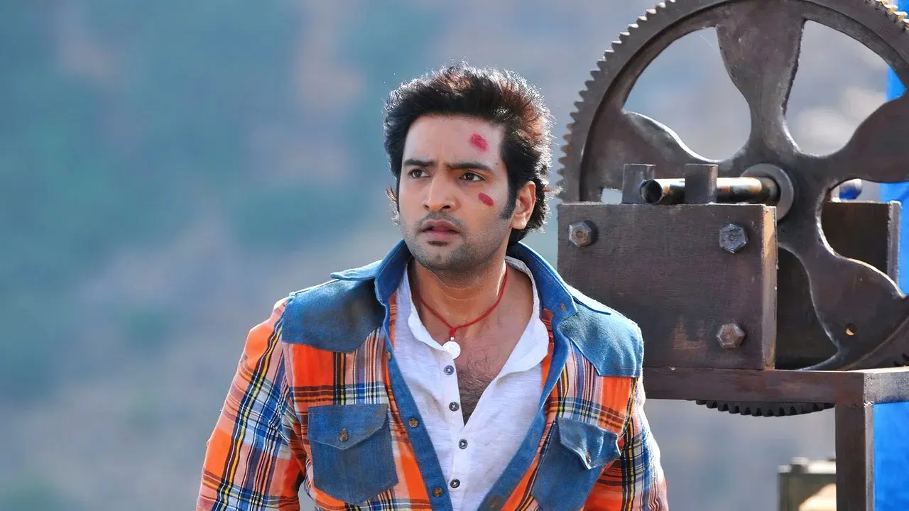 வல்லவனுக்கு புல்லும் ஆயுதம் fondo