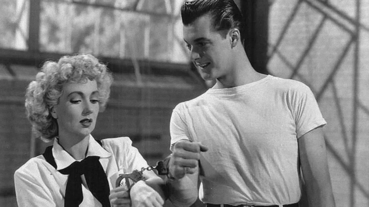 Undercover Maisie fondo