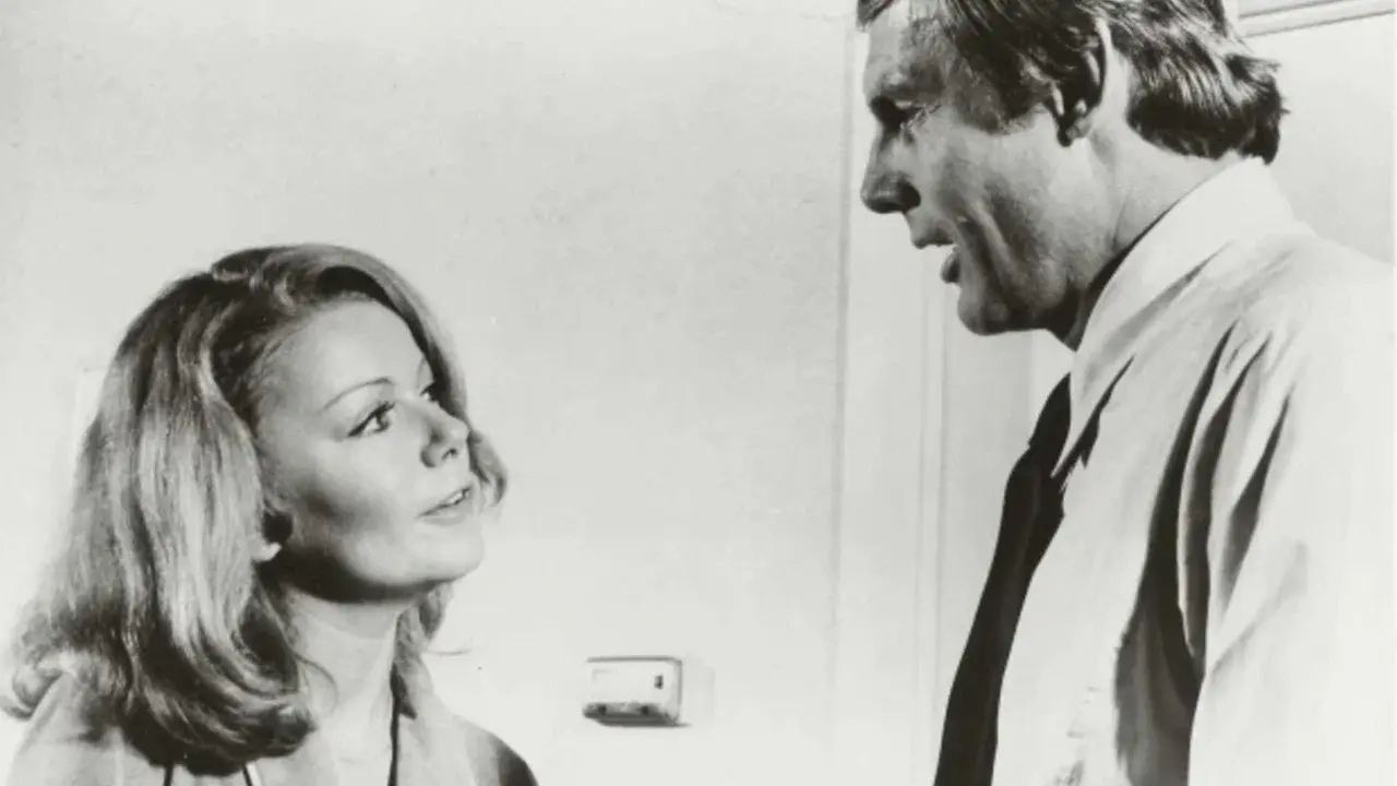 The Specialist fondo