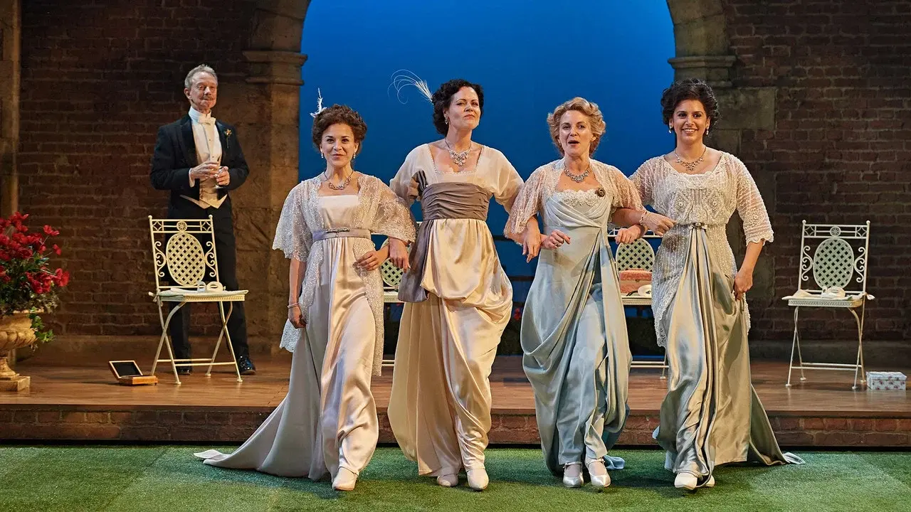 RSC Live: Love's Labour's Lost fondo