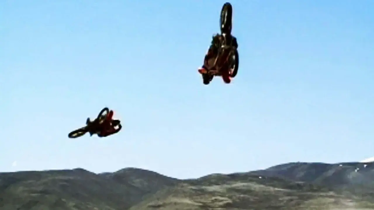 Travis and the Nitro Circus 2 fondo