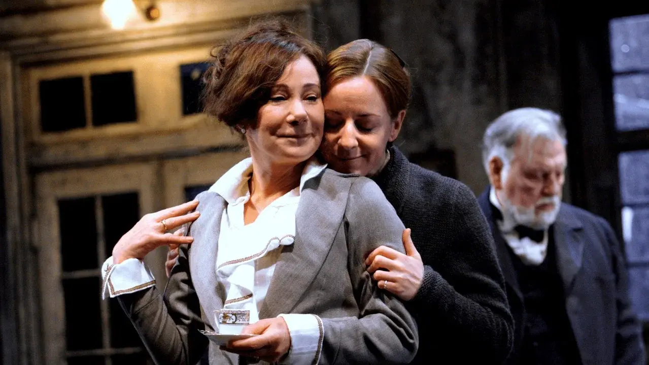 National Theatre Live: The Cherry Orchard fondo