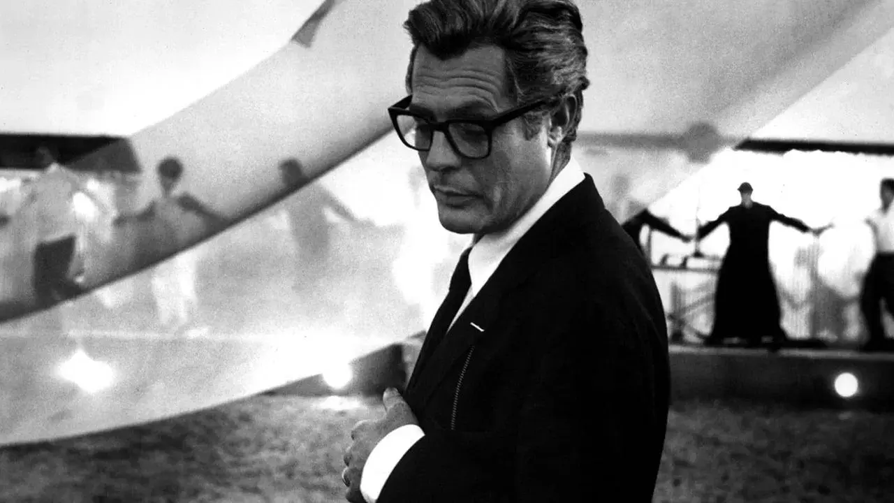 Fellini, ocho y medio fondo