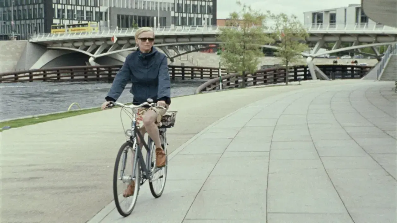 The Invisible Frame fondo