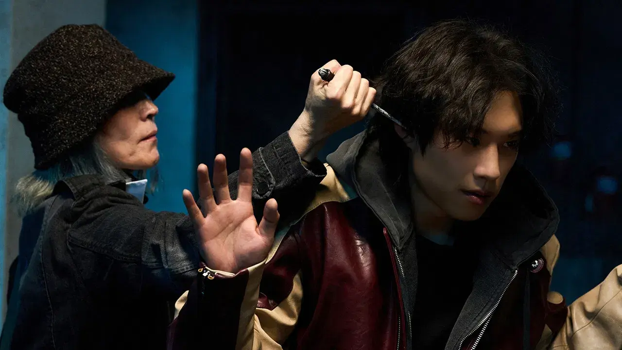 La anciana con el cuchillo fondo