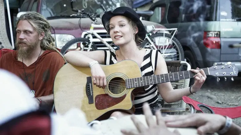 Along the Roadside - Fondo