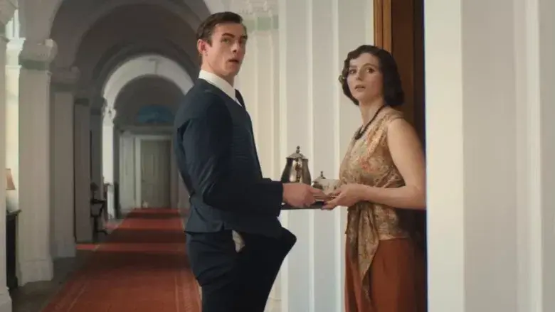 Fackham Hall - Fondo