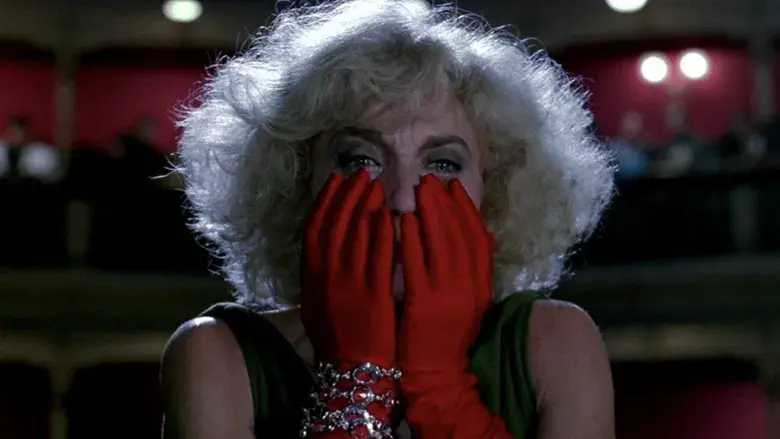 Tacones lejanos - Fondo