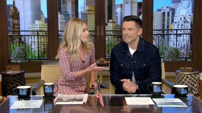 LIVE with Kelly and Mark - Fondo