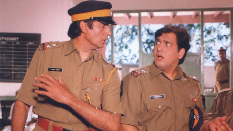 Bade Miyan Chote Miyan - Fondo