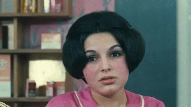 Dos o tres cosas que yo sé de ella - Fondo