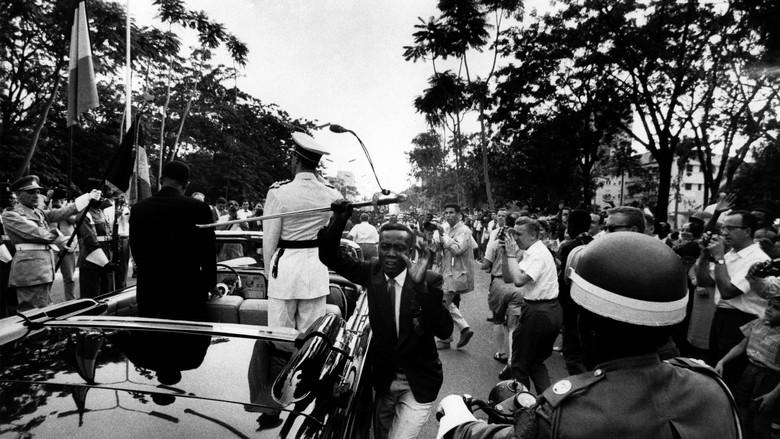 Banda sonora para un golpe de estado - Fondo