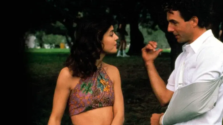 Deliberadamente extraño (TV) - Fondo