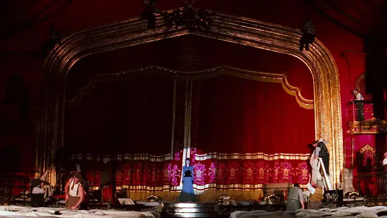 Moulin Rouge - Fondo