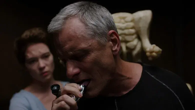 Crímenes del futuro - Fondo