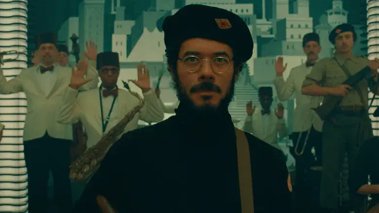 La trama fenicia - Fondo