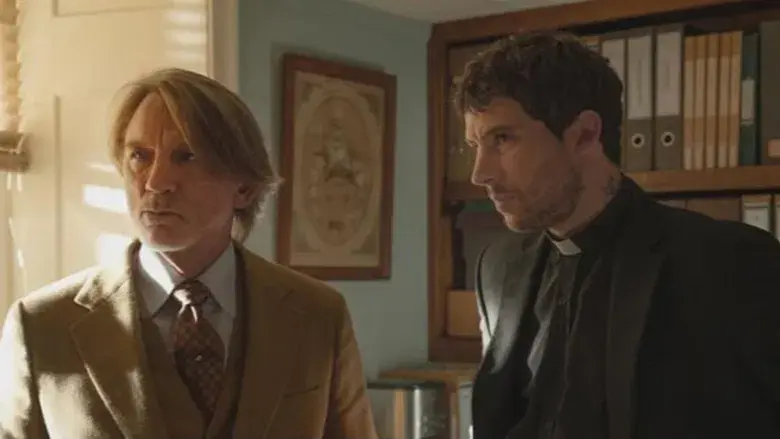 Puñales por la espalda: De entre los muertos - Fondo