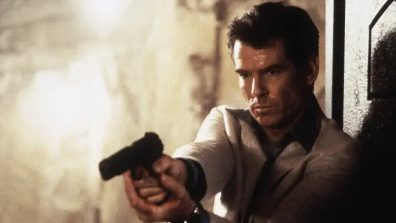 El mundo nunca es suficiente - Fondo