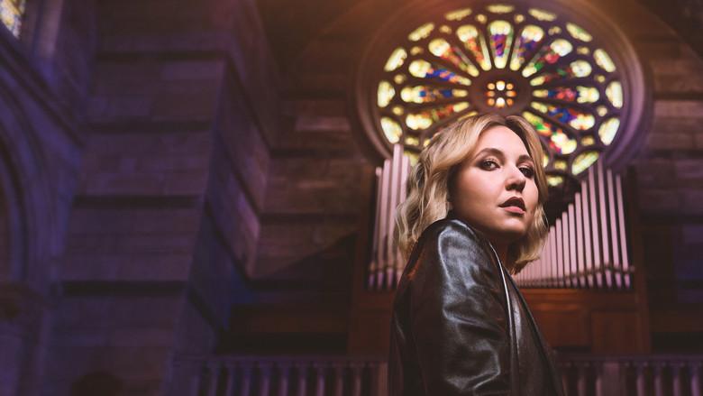 Taylor Tomlinson: Prodigal Daughter - Fondo