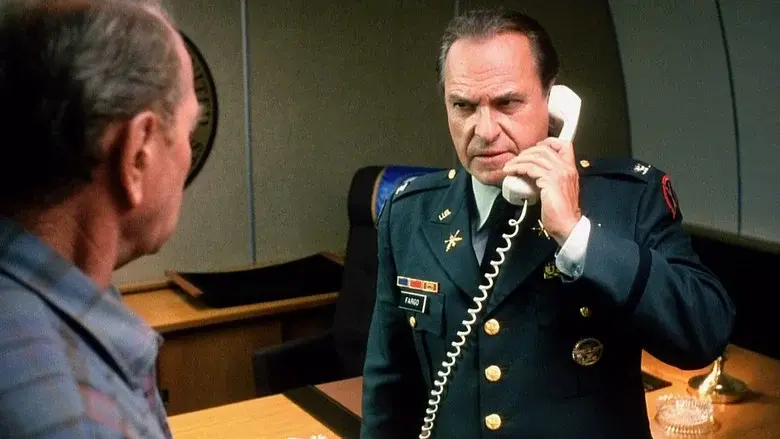 Misiles al Amanecer - Fondo